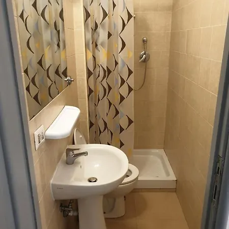 アート アコモデーション ゲストハウス ローマ